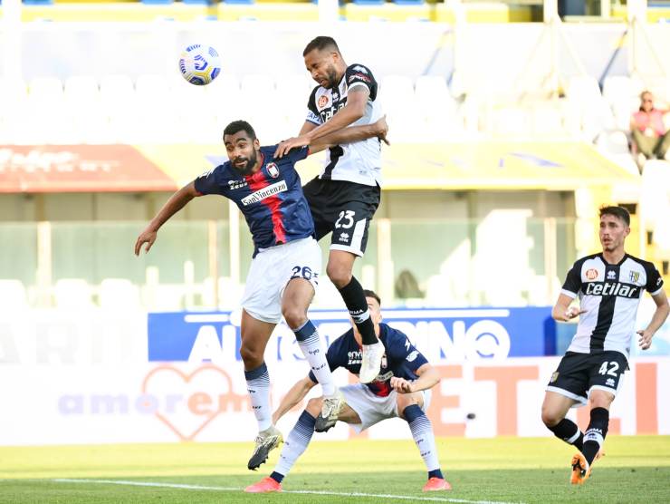 Parma-Crotone di testa - foto LaPresse