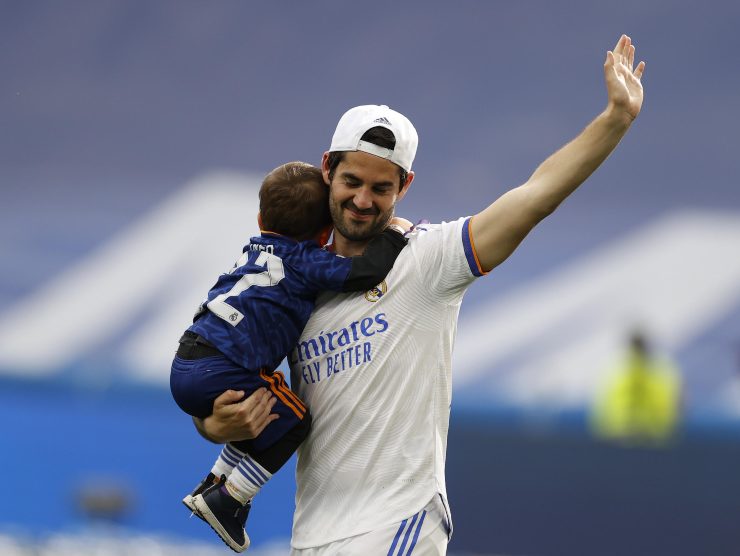 Isco saluta tifosi Real