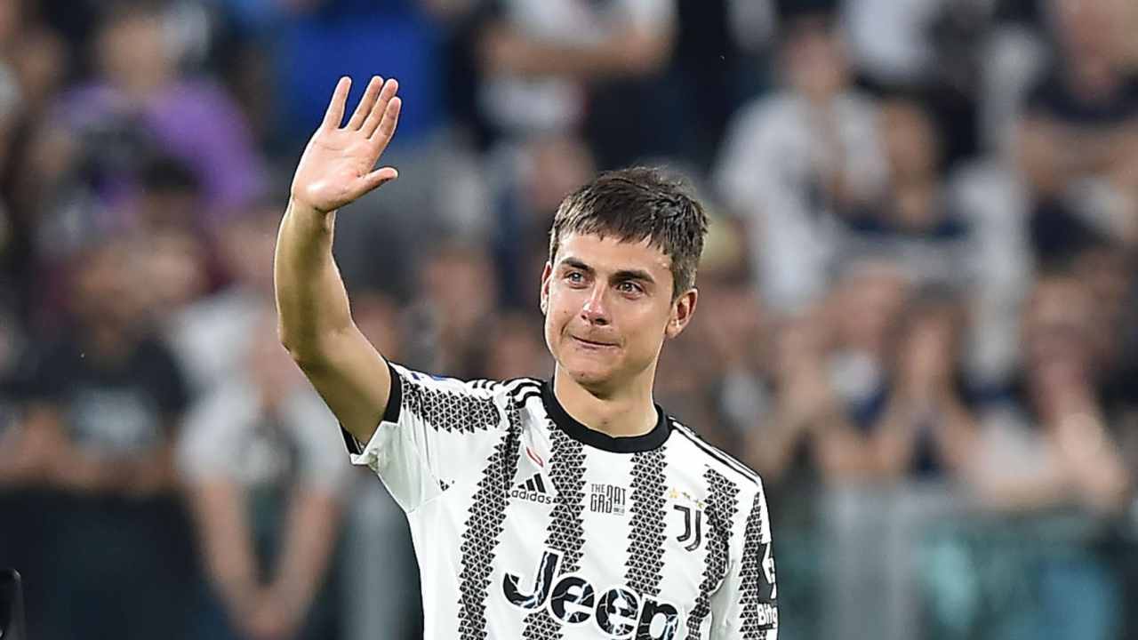 Paulo Dybala saluta Juventus