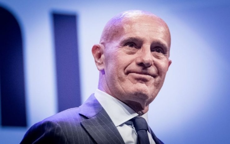 Arrigo Sacchi premiato dalla Uefa scommesse.online 26/08/2022 