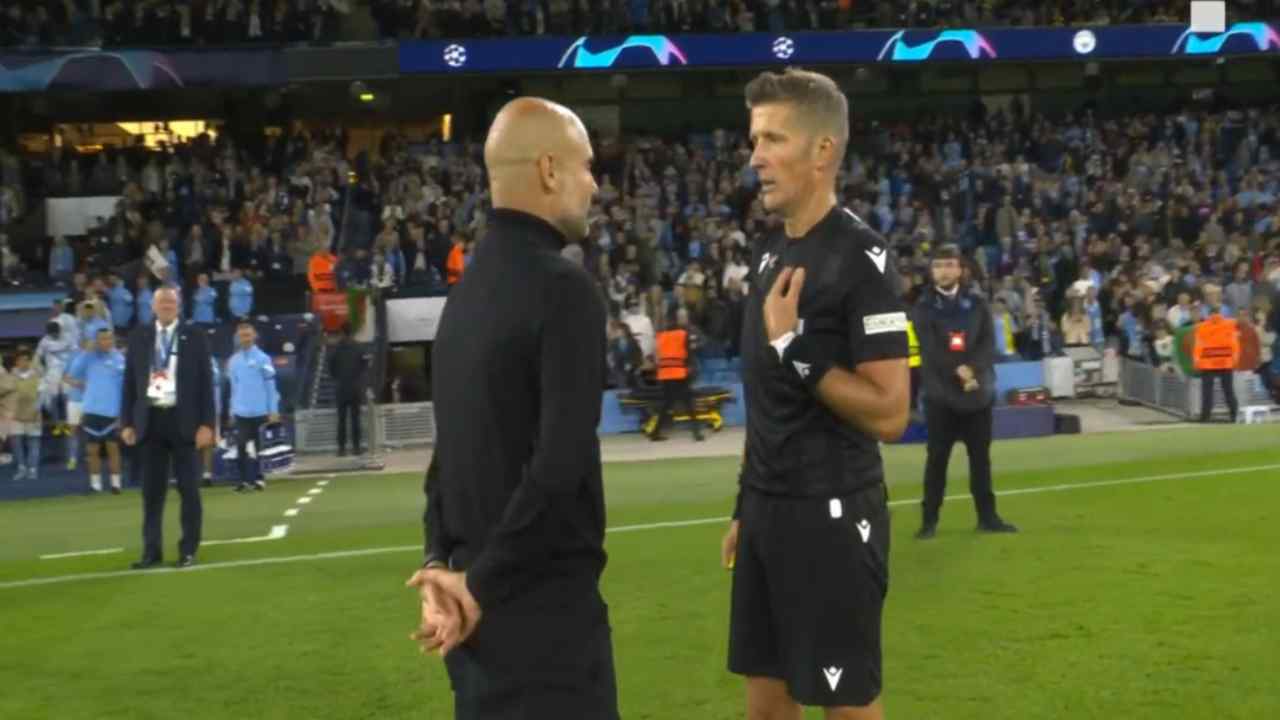 Le proteste di Pep Guardiola con l'arbitro Orsato