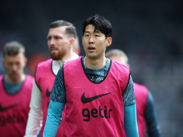 Son durante un allenamento con il Tottenham (ansa)