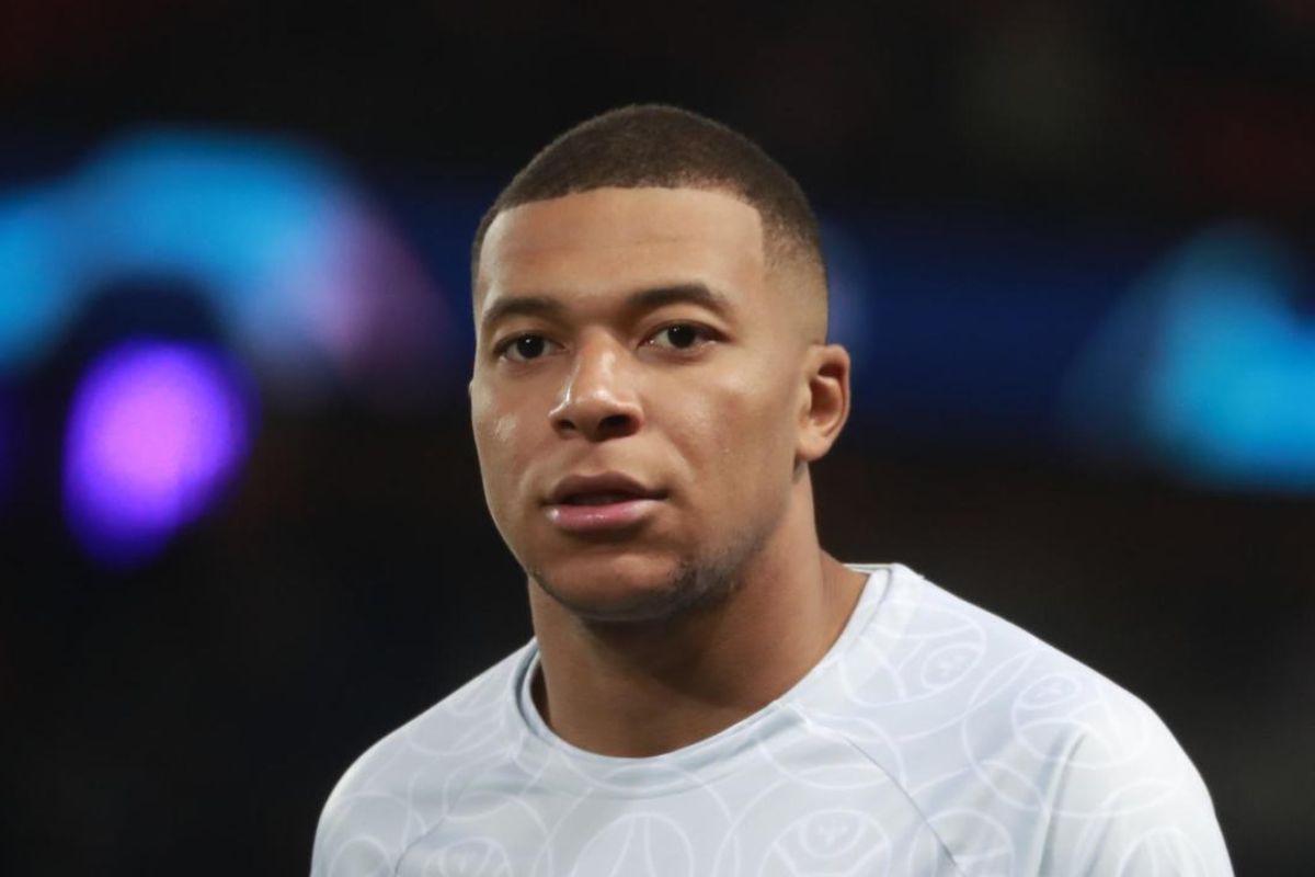 Mbappe si schiera con i tifosi