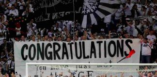 Tifosi striscione congratulazioni
