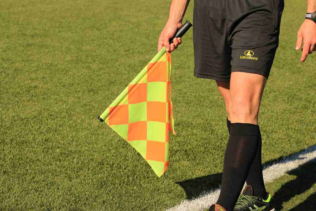 L'arbitro lo squalifica per 5 turni: ecco il motivo