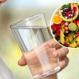 bicchiere di acqua ed ingredienti