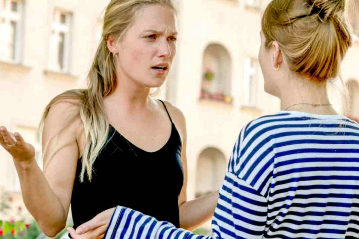 due amiche che chiacchierano
